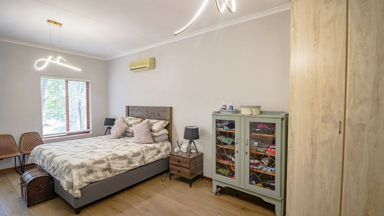 ENTERTAINMENT PLEASURE IN MIDSTREAM ESTATE.