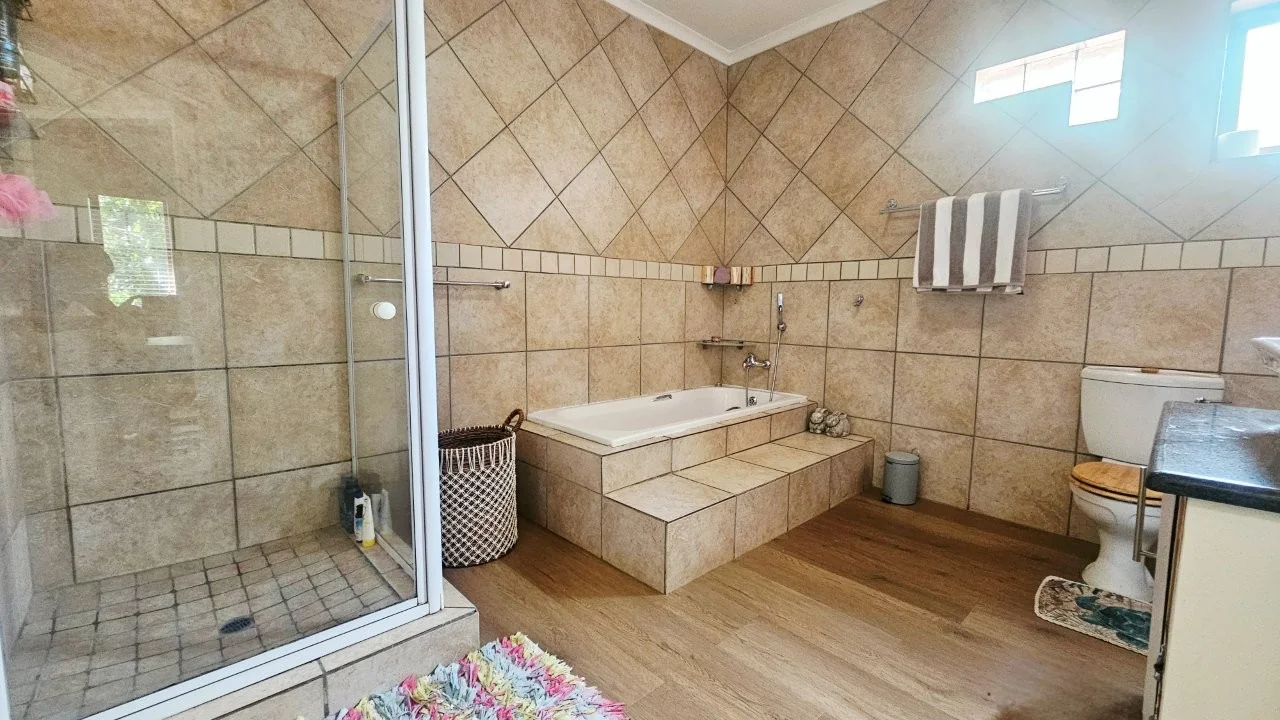 ENTERTAINMENT PLEASURE IN MIDSTREAM ESTATE.