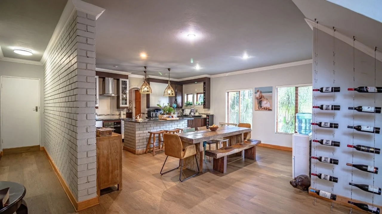 ENTERTAINMENT PLEASURE IN MIDSTREAM ESTATE.