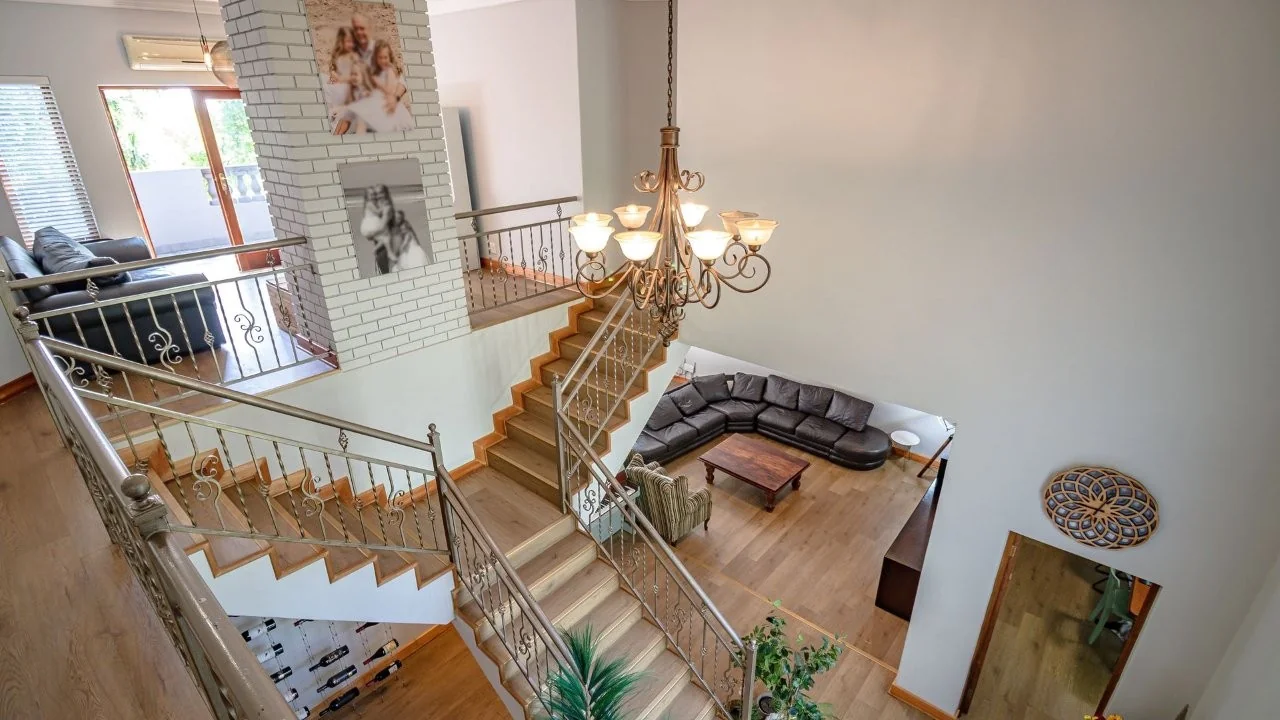 ENTERTAINMENT PLEASURE IN MIDSTREAM ESTATE.