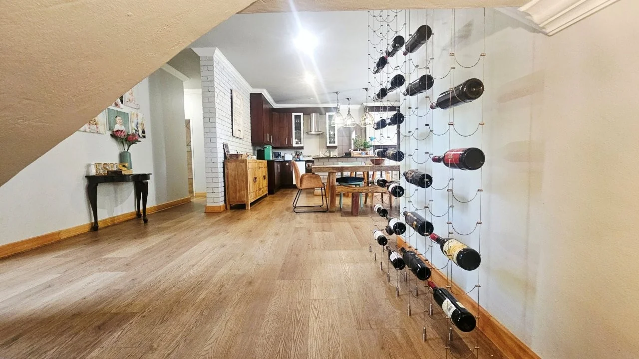 ENTERTAINMENT PLEASURE IN MIDSTREAM ESTATE.