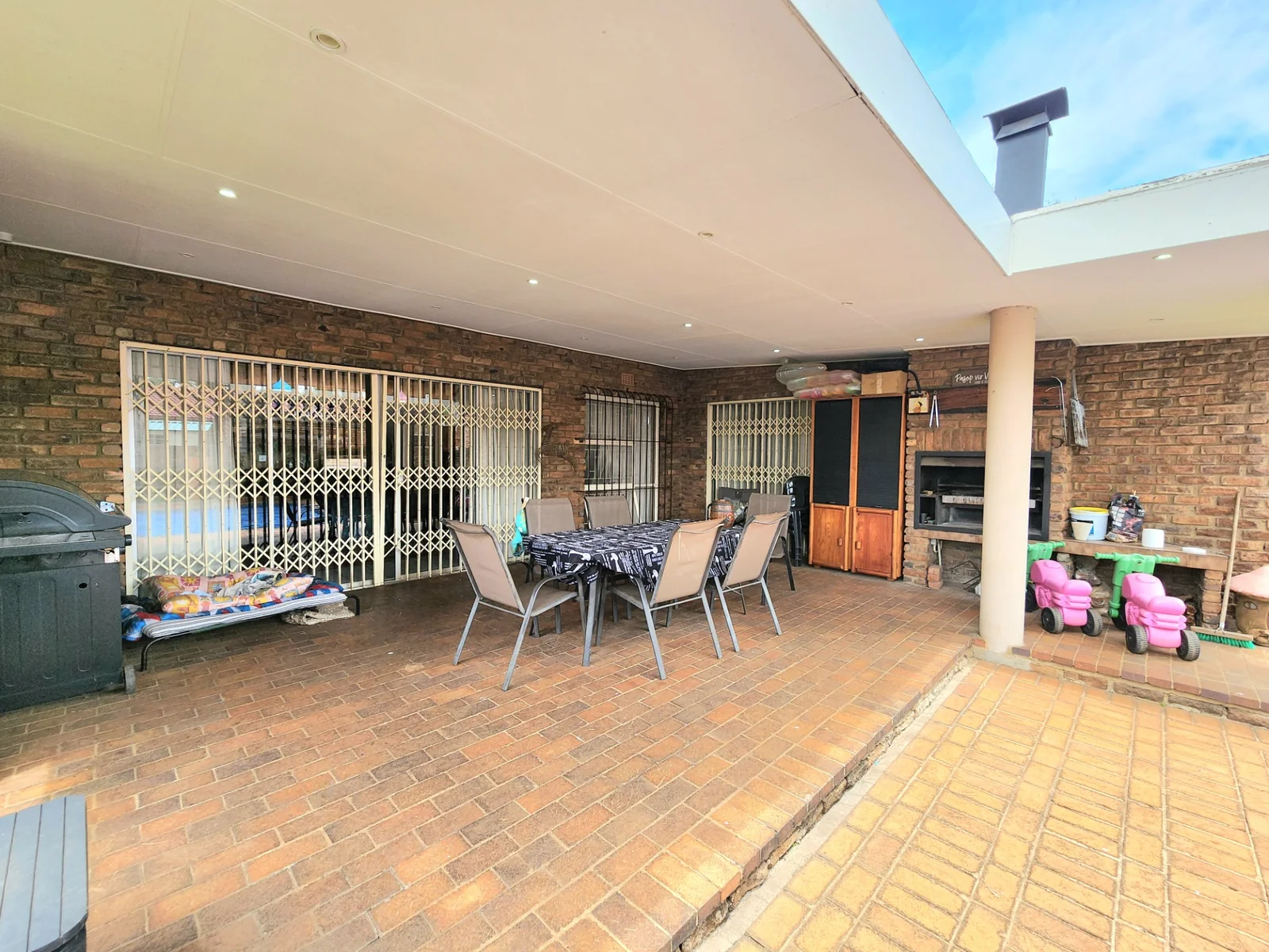 Welcome to Janina Village — where charm, space, and secure family living come together beautifully in the heart of Edleen.