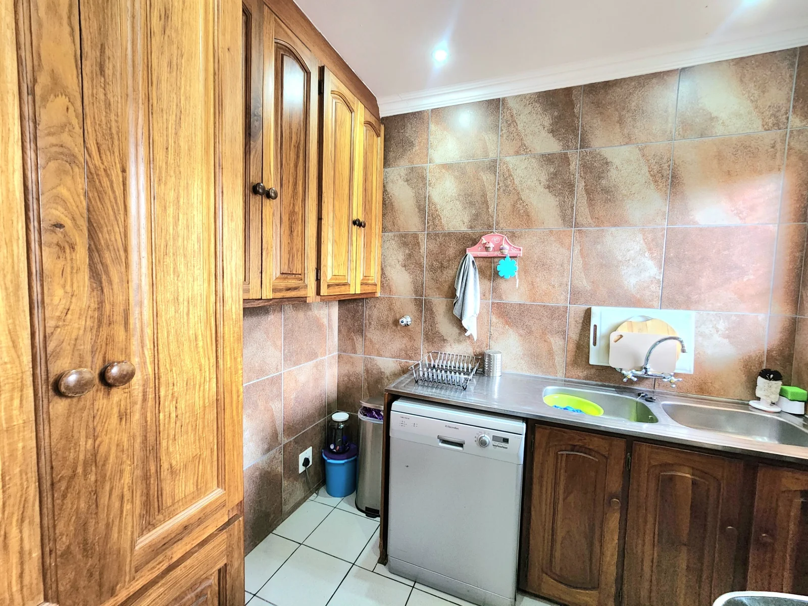 Welcome to Janina Village — where charm, space, and secure family living come together beautifully in the heart of Edleen.