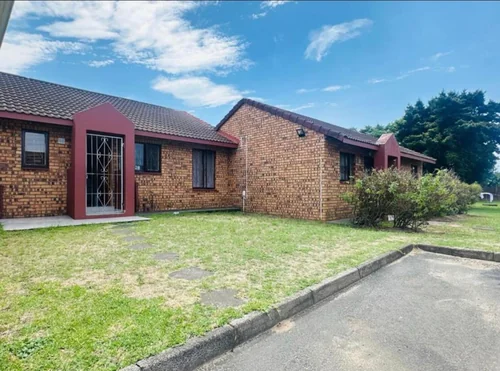 4 Bottle Brush Bend, Veld En Vlei, Richards Bay