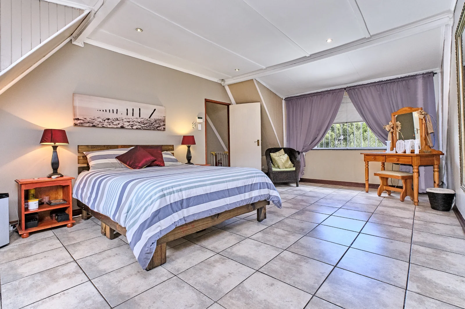 5-Bedroom, 5 Bath Home with Cottage, Pool & Business Rights – Endless Potential in Radiokop