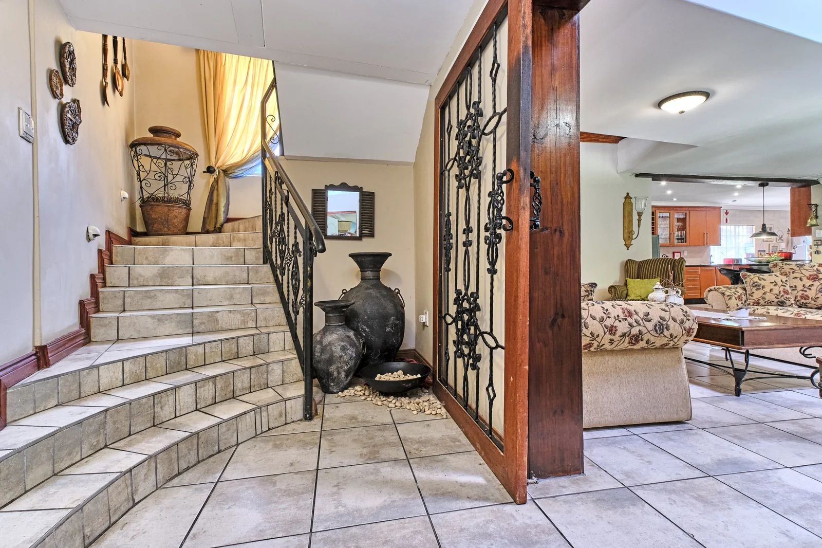 5-Bedroom, 5 Bath Home with Cottage, Pool & Business Rights – Endless Potential in Radiokop