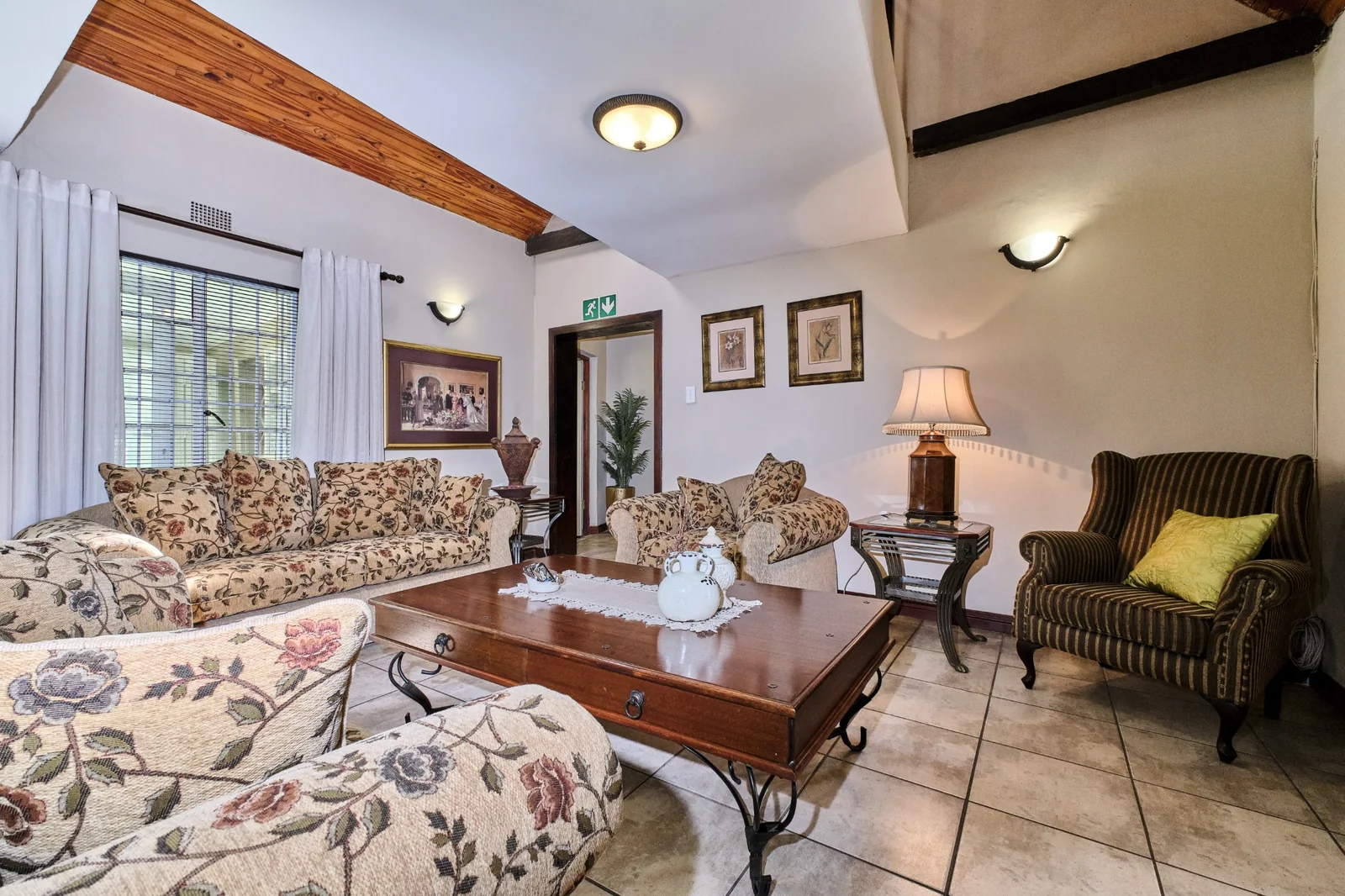 5-Bedroom, 5 Bath Home with Cottage, Pool & Business Rights – Endless Potential in Radiokop