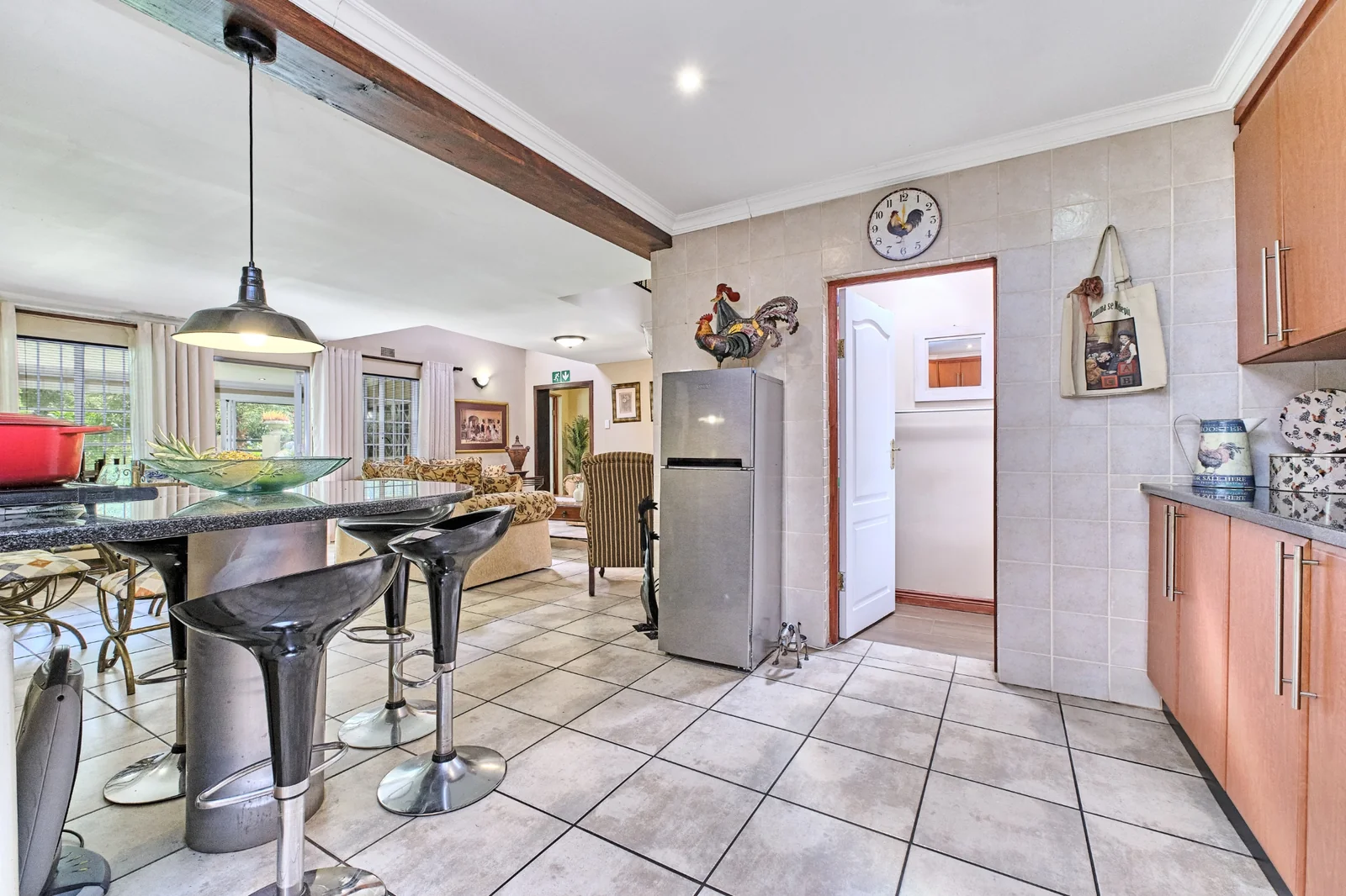 5-Bedroom, 5 Bath Home with Cottage, Pool & Business Rights – Endless Potential in Radiokop