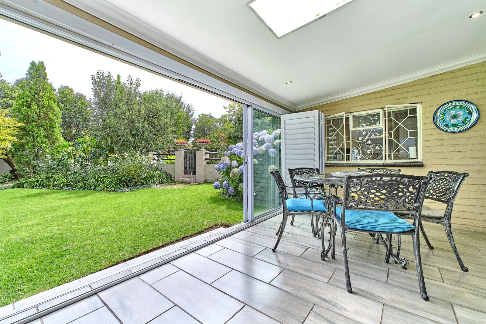 5-Bedroom, 5 Bath Home with Cottage, Pool & Business Rights – Endless Potential in Radiokop