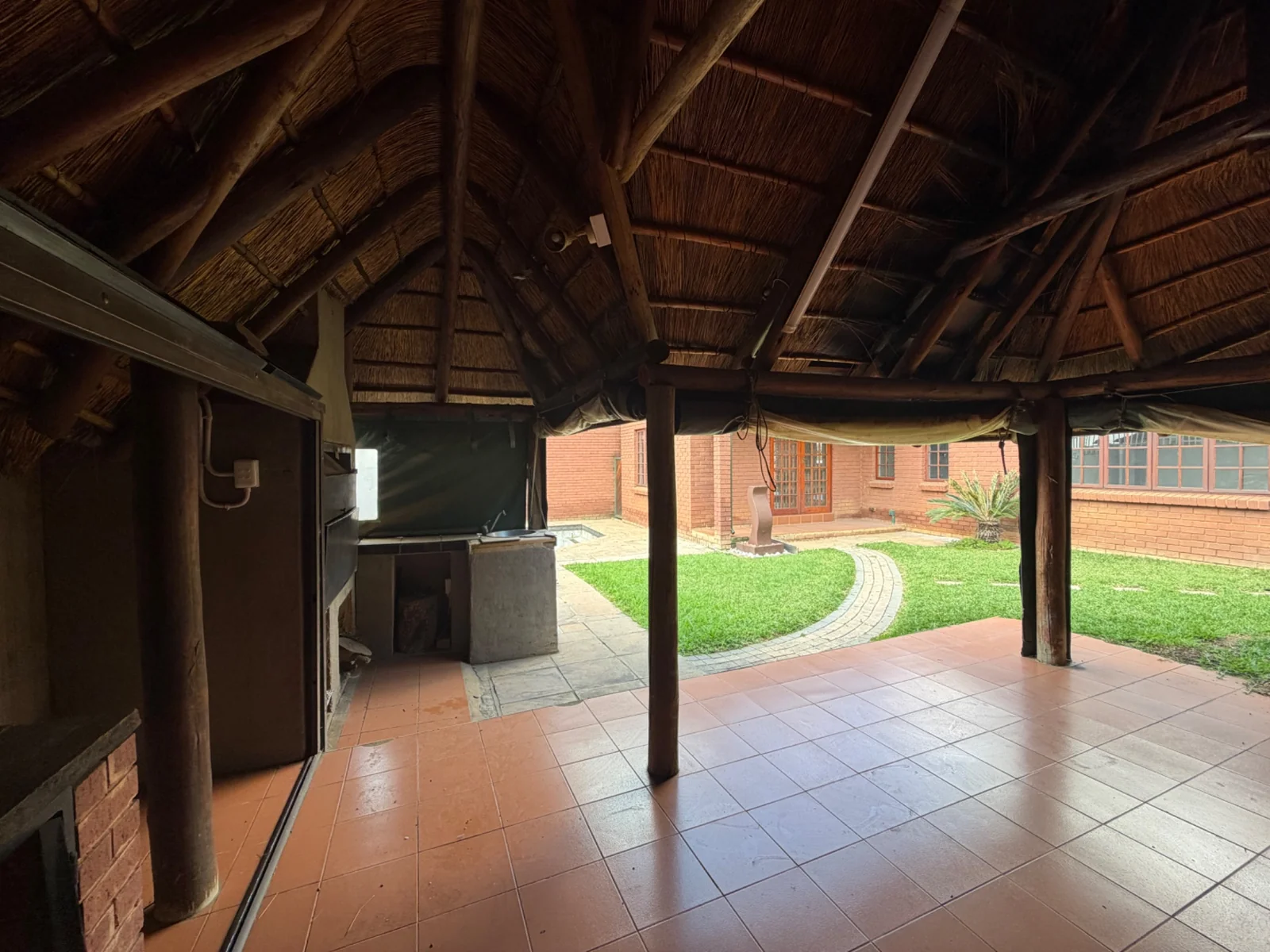 NEW LISTING ...... DUET WITH POTENTIAL TO WORK FROM HOME!