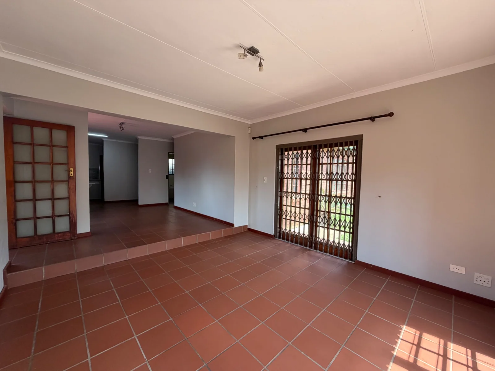 NEW LISTING ...... DUET WITH POTENTIAL TO WORK FROM HOME!