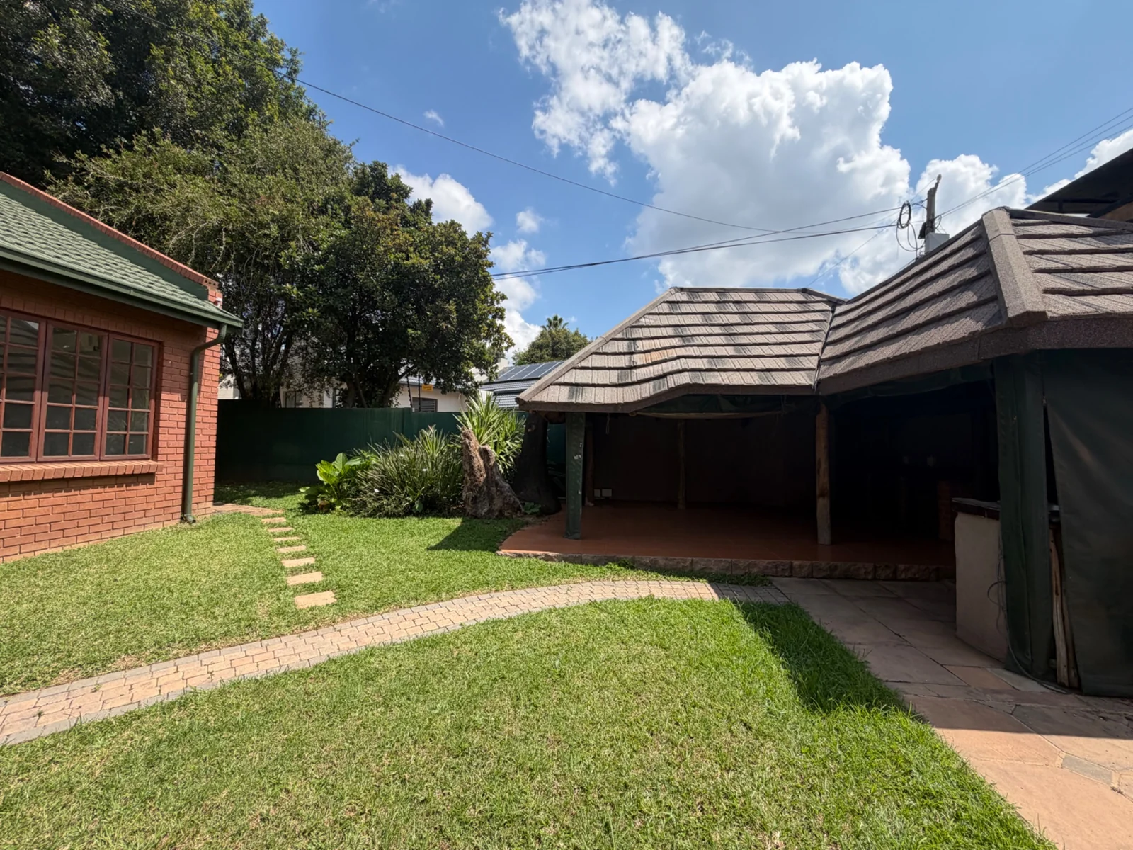 NEW LISTING ...... DUET WITH POTENTIAL TO WORK FROM HOME!