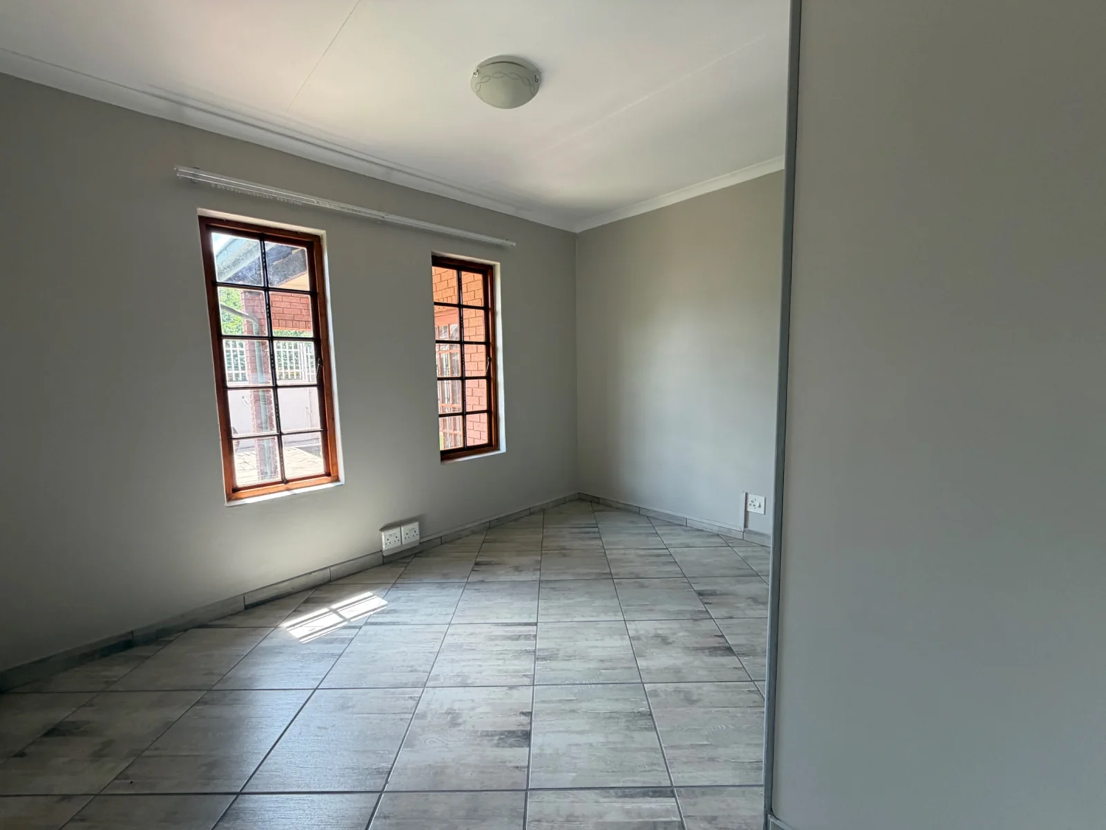 NEW LISTING ...... DUET WITH POTENTIAL TO WORK FROM HOME!