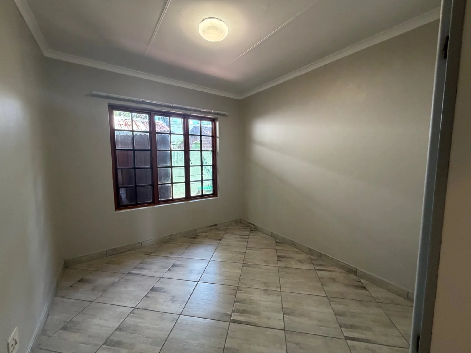 NEW LISTING ...... DUET WITH POTENTIAL TO WORK FROM HOME!