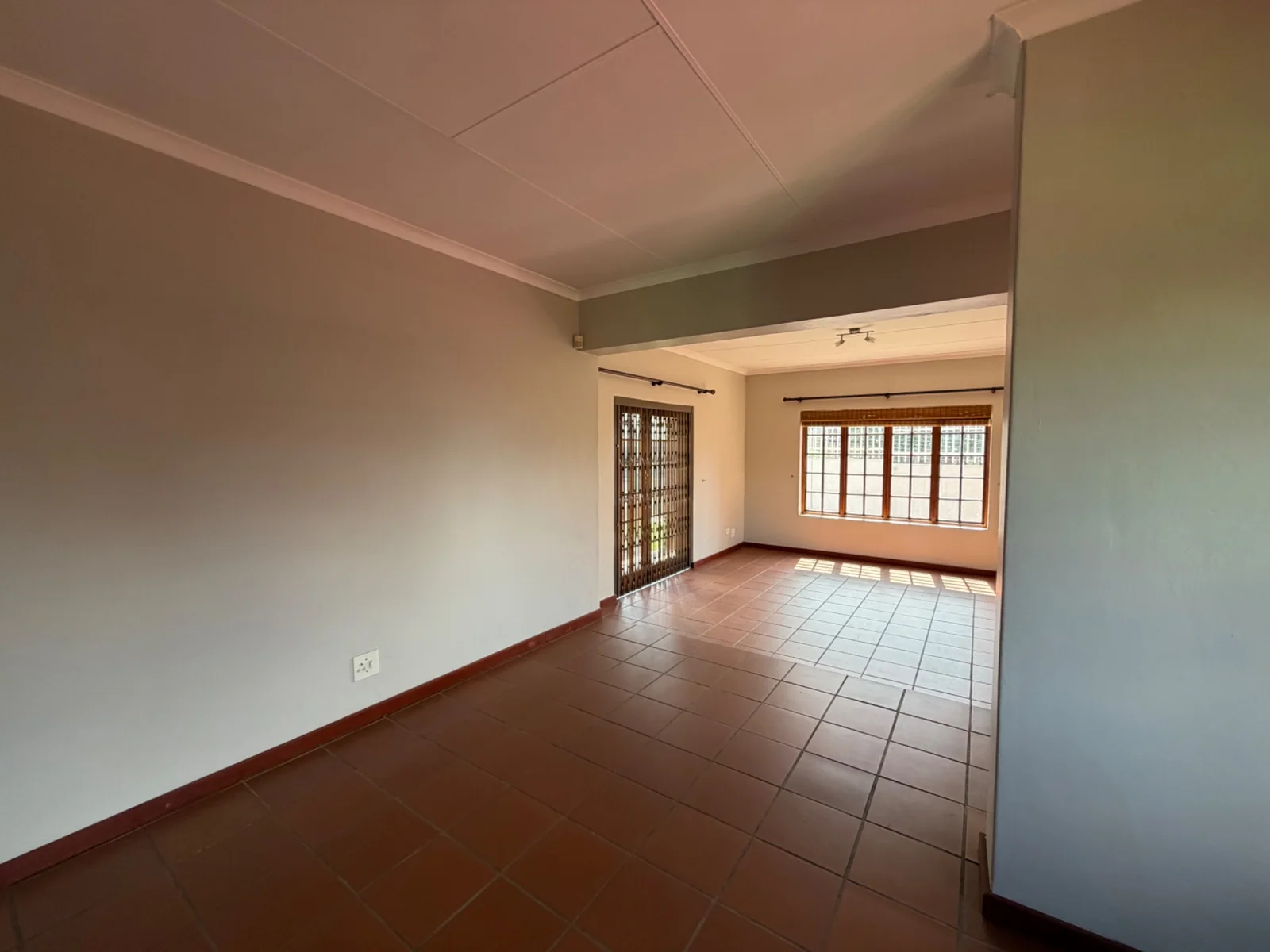 NEW LISTING ...... DUET WITH POTENTIAL TO WORK FROM HOME!