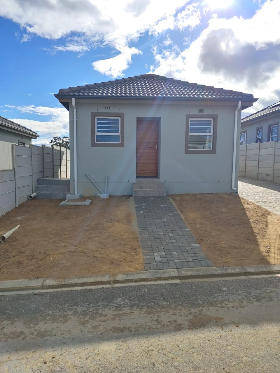 2 Bedroom House For Sale in Groenheuwel