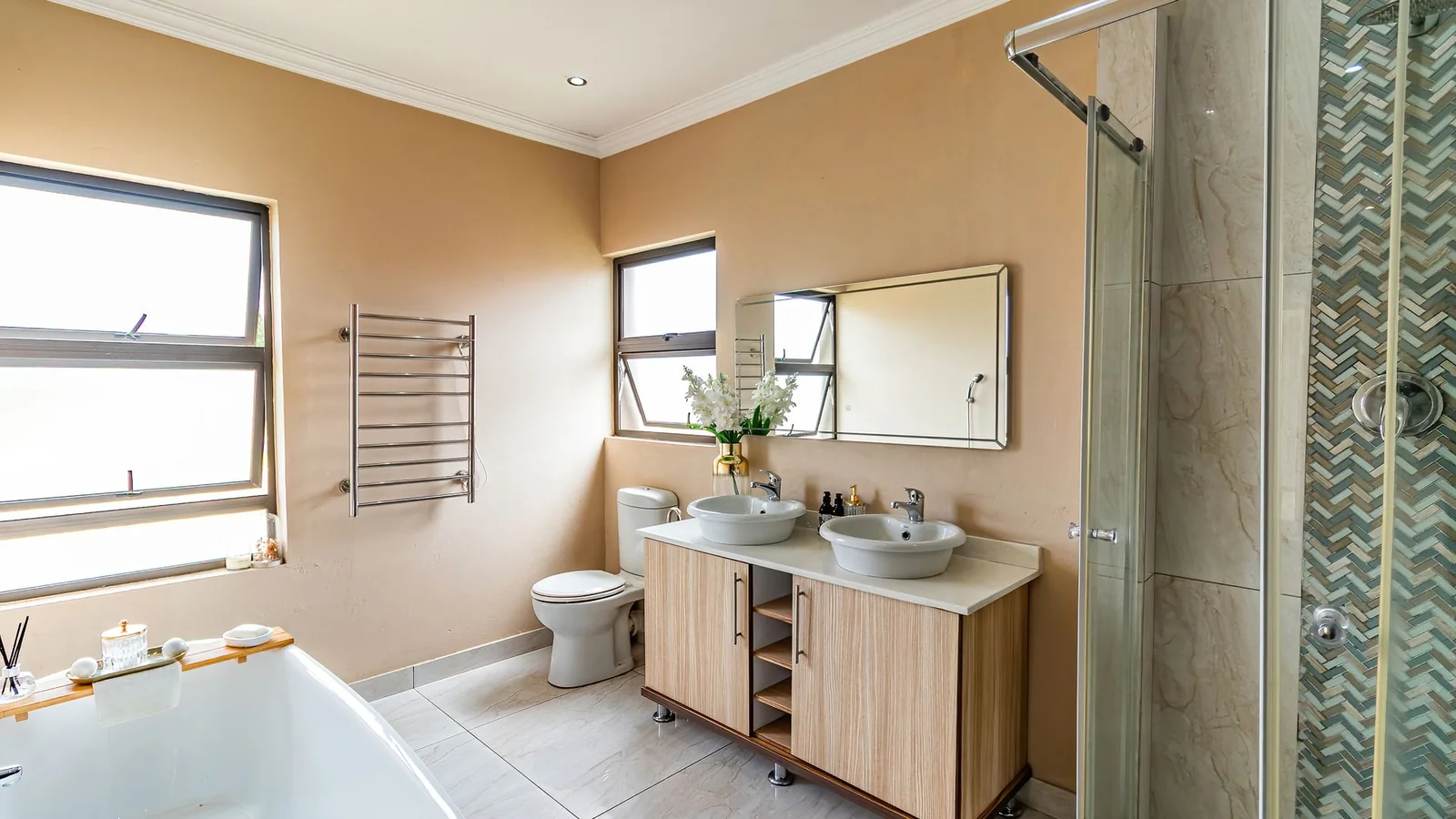 Four Bedrooms House.  3.5 Baths, Helper's Quaters. Swimming Pool