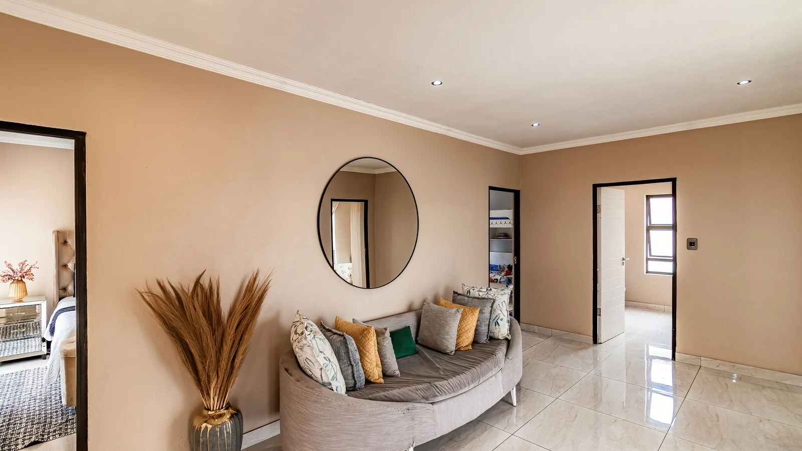 Four Bedrooms House.  3.5 Baths, Helper's Quaters. Swimming Pool