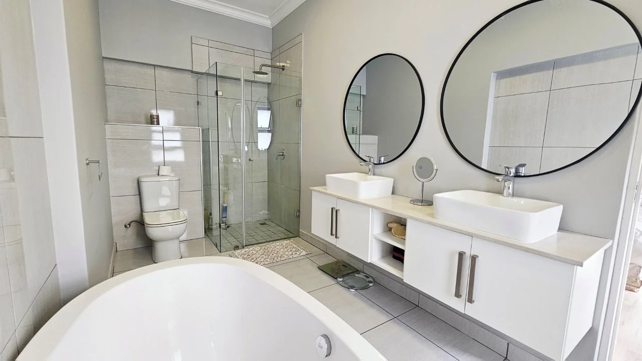 MEADOWS MODERN STARTER HOME WITH A GENEROUS GARDEN