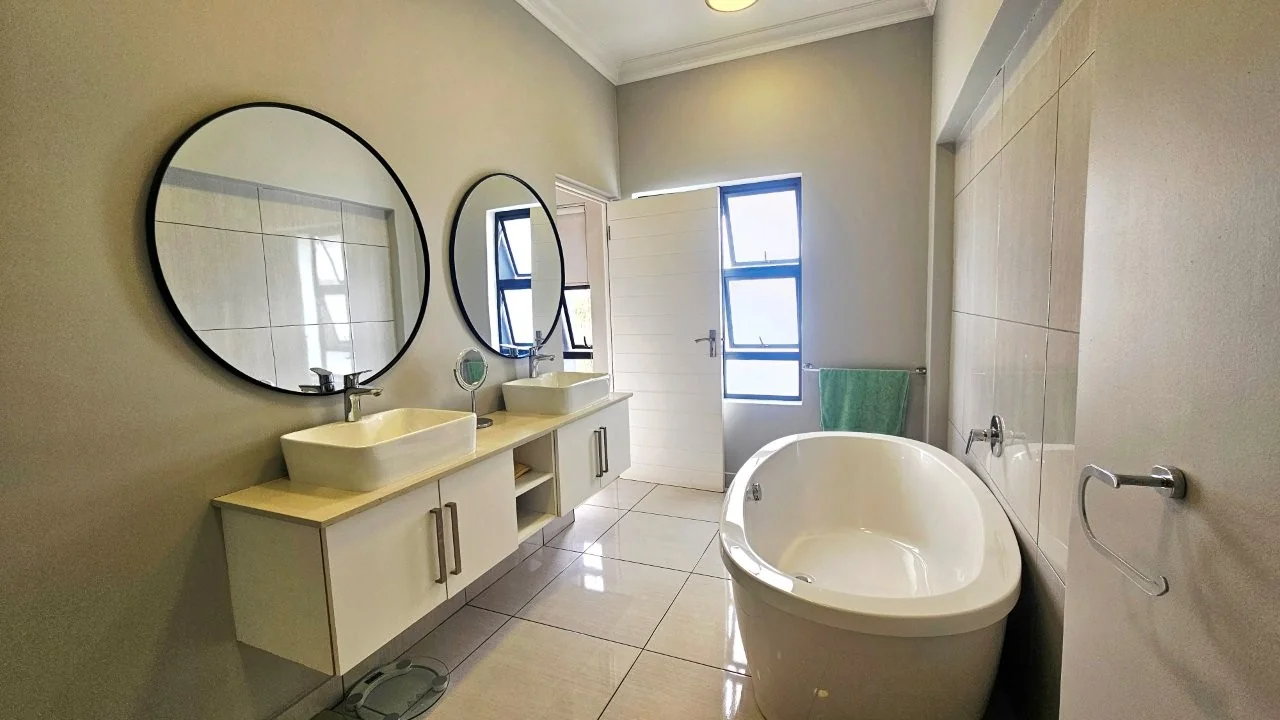 MEADOWS MODERN STARTER HOME WITH A GENEROUS GARDEN