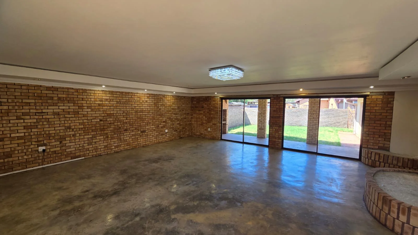 Spacious Multi-Dwelling Property for sale in Kathu