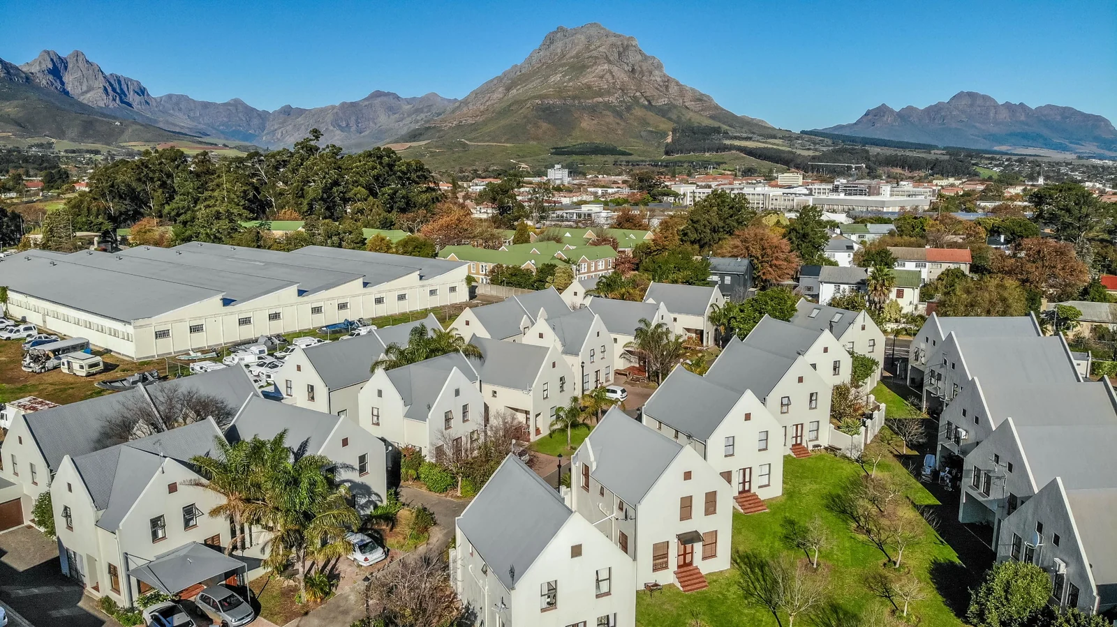 2 Bedroom Townhouse for sale in Stellenbosch