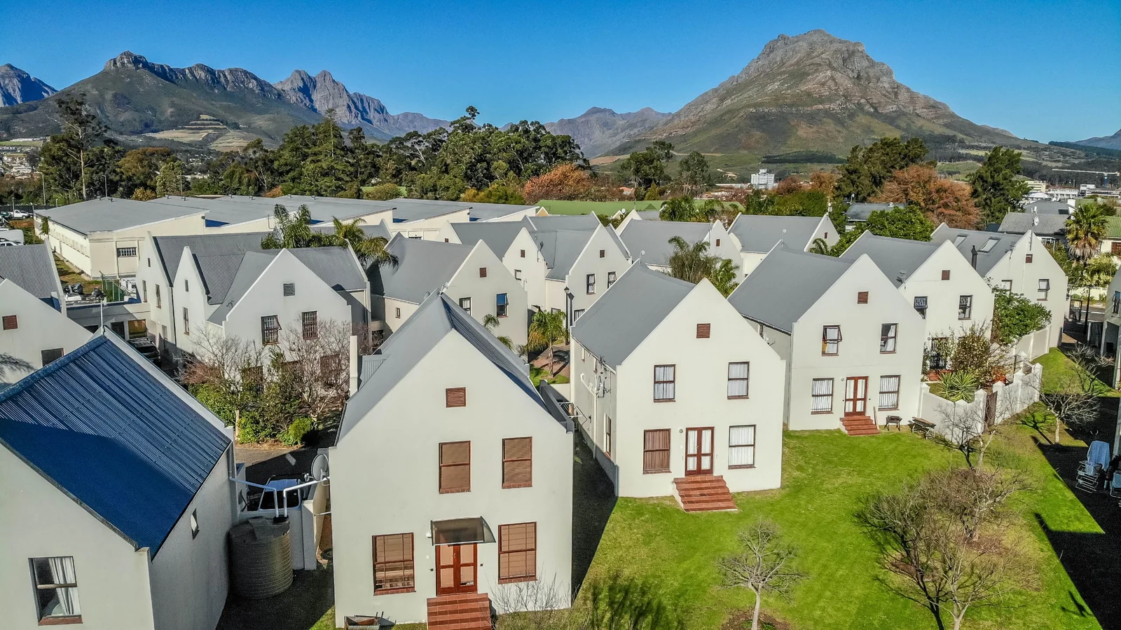 2 Bedroom Townhouse for sale in Stellenbosch