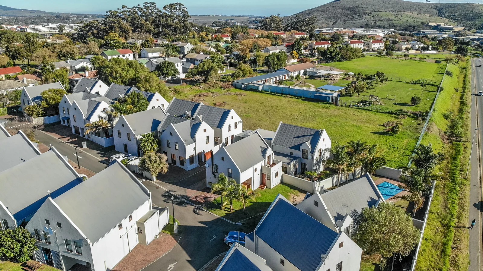 2 Bedroom Townhouse for sale in Stellenbosch