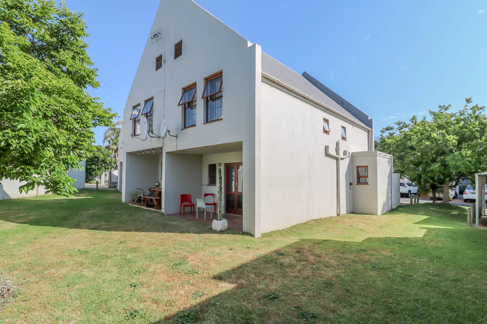 2 Bedroom Townhouse for sale in Stellenbosch