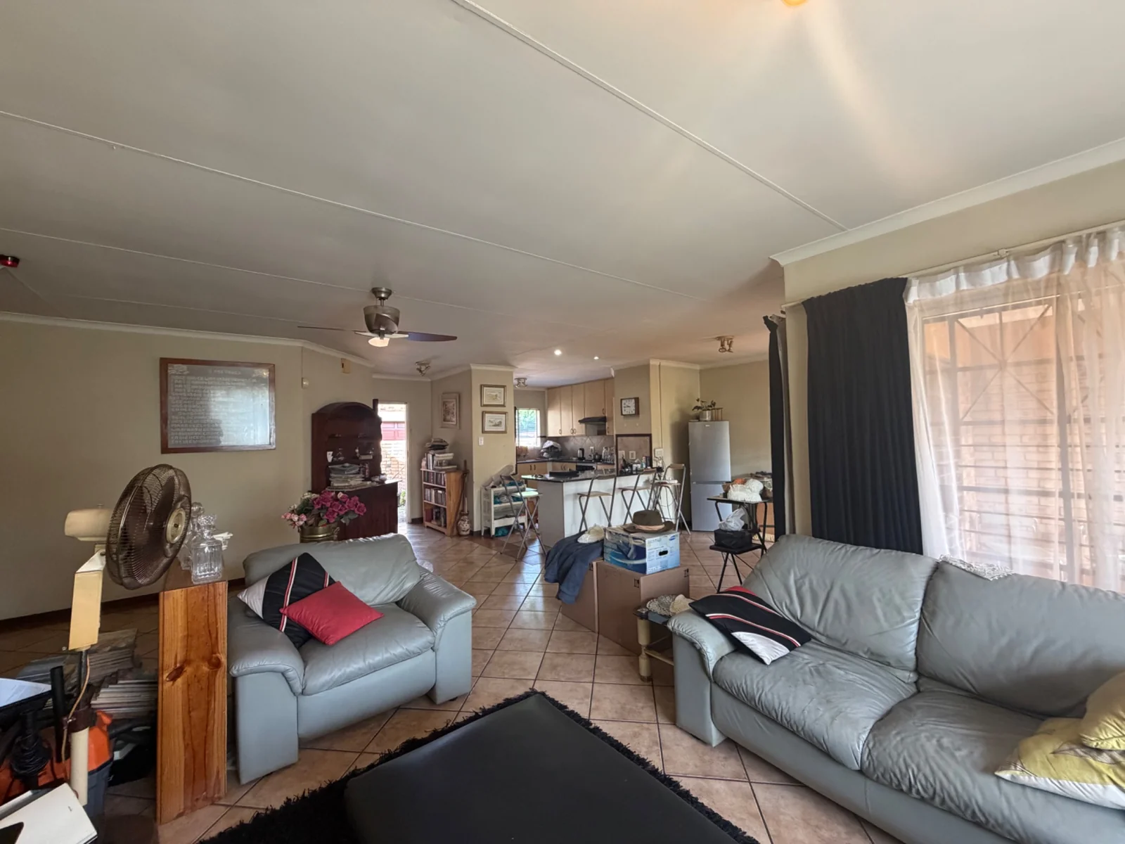 SIMPLEX IN POPULAR COMPLEX ..... PRICED TO GO!