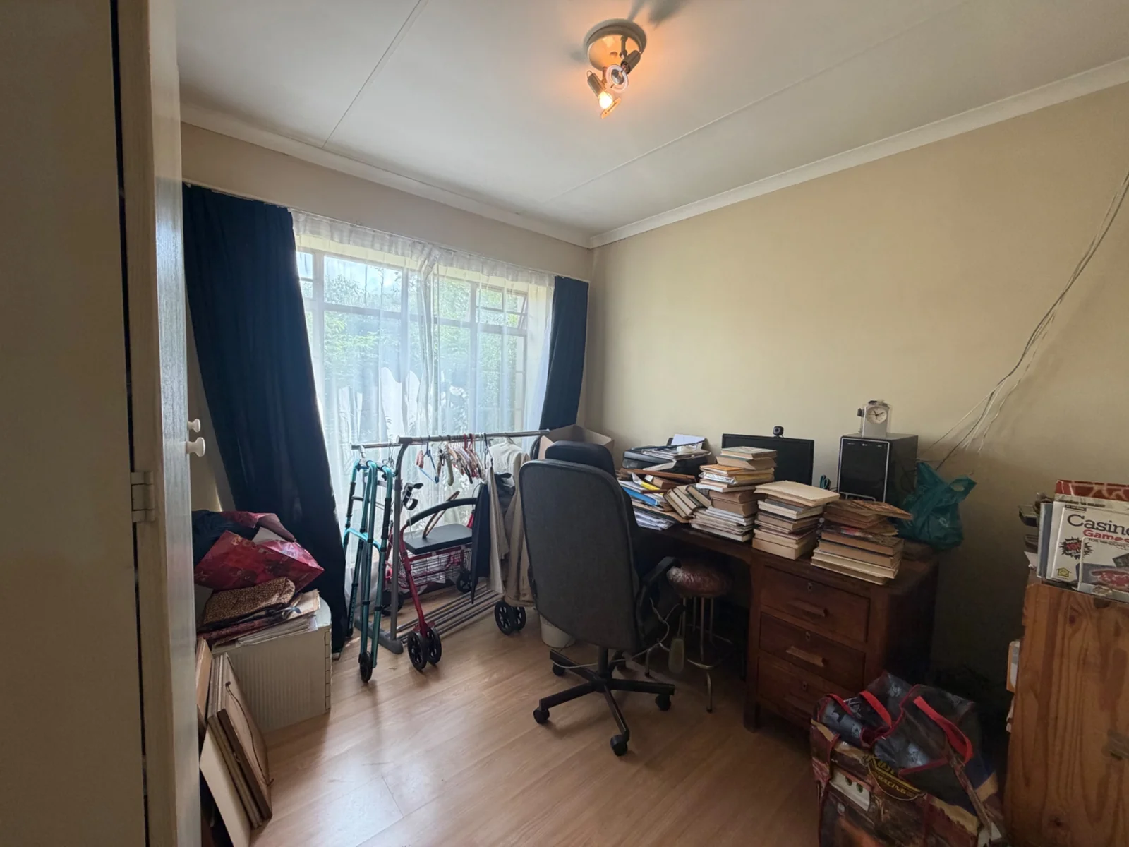 SIMPLEX IN POPULAR COMPLEX ..... PRICED TO GO!