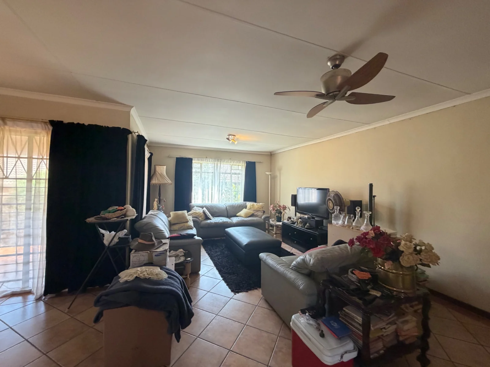 SIMPLEX IN POPULAR COMPLEX ..... PRICED TO GO!