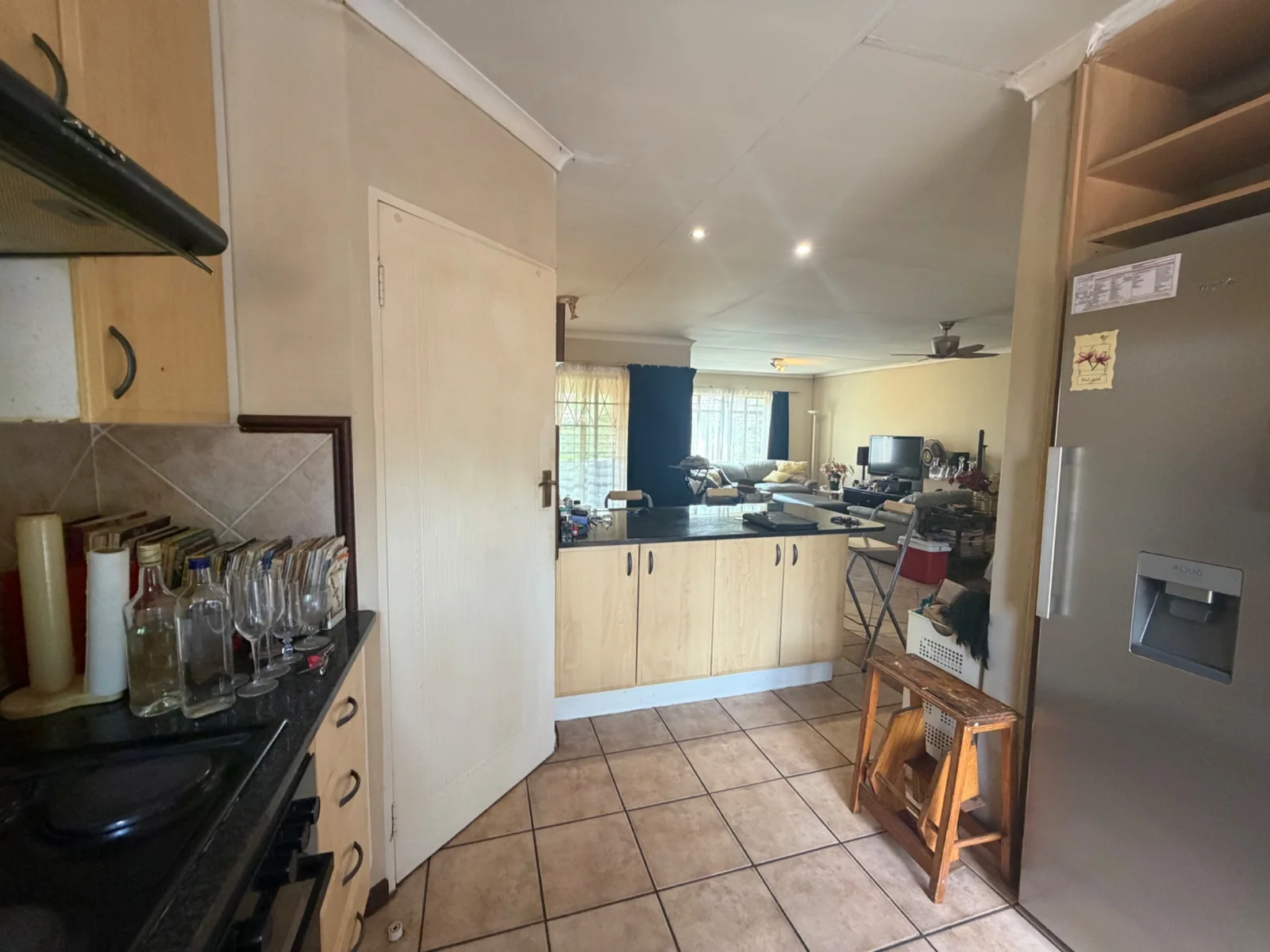 SIMPLEX IN POPULAR COMPLEX ..... PRICED TO GO!