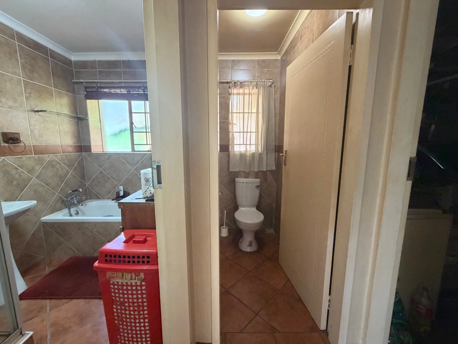 SIMPLEX IN POPULAR COMPLEX ..... PRICED TO GO!