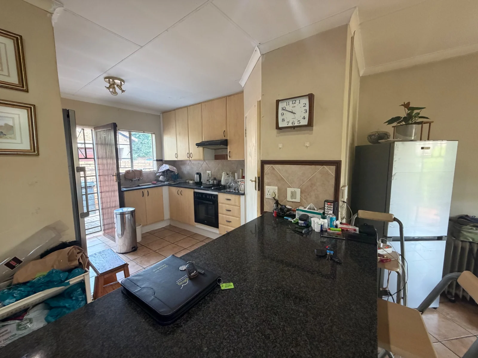 SIMPLEX IN POPULAR COMPLEX ..... PRICED TO GO!