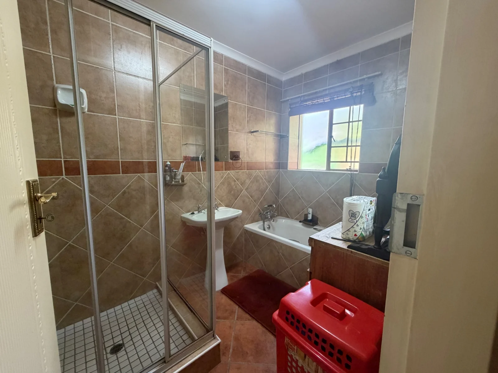 SIMPLEX IN POPULAR COMPLEX ..... PRICED TO GO!