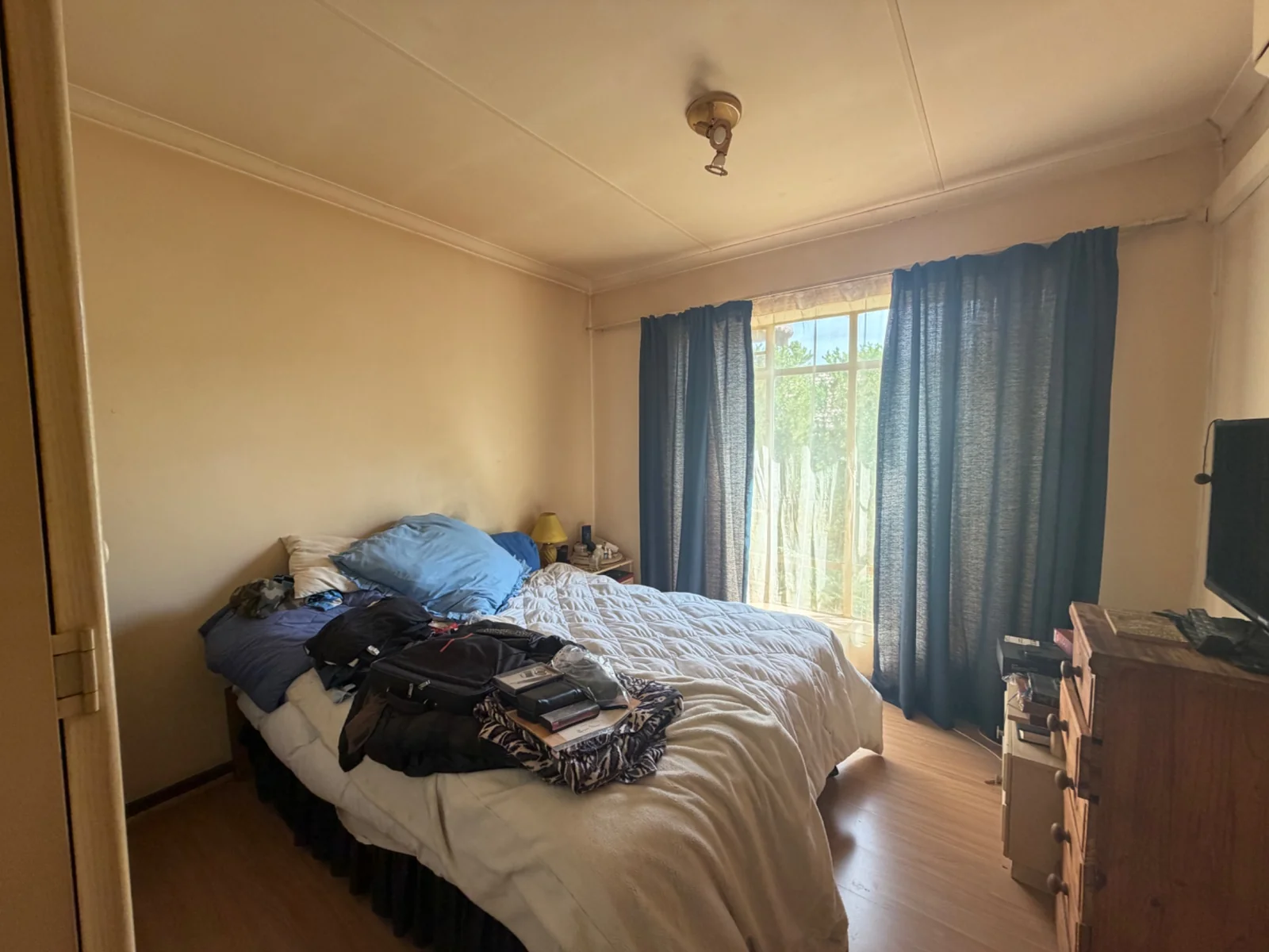 SIMPLEX IN POPULAR COMPLEX ..... PRICED TO GO!