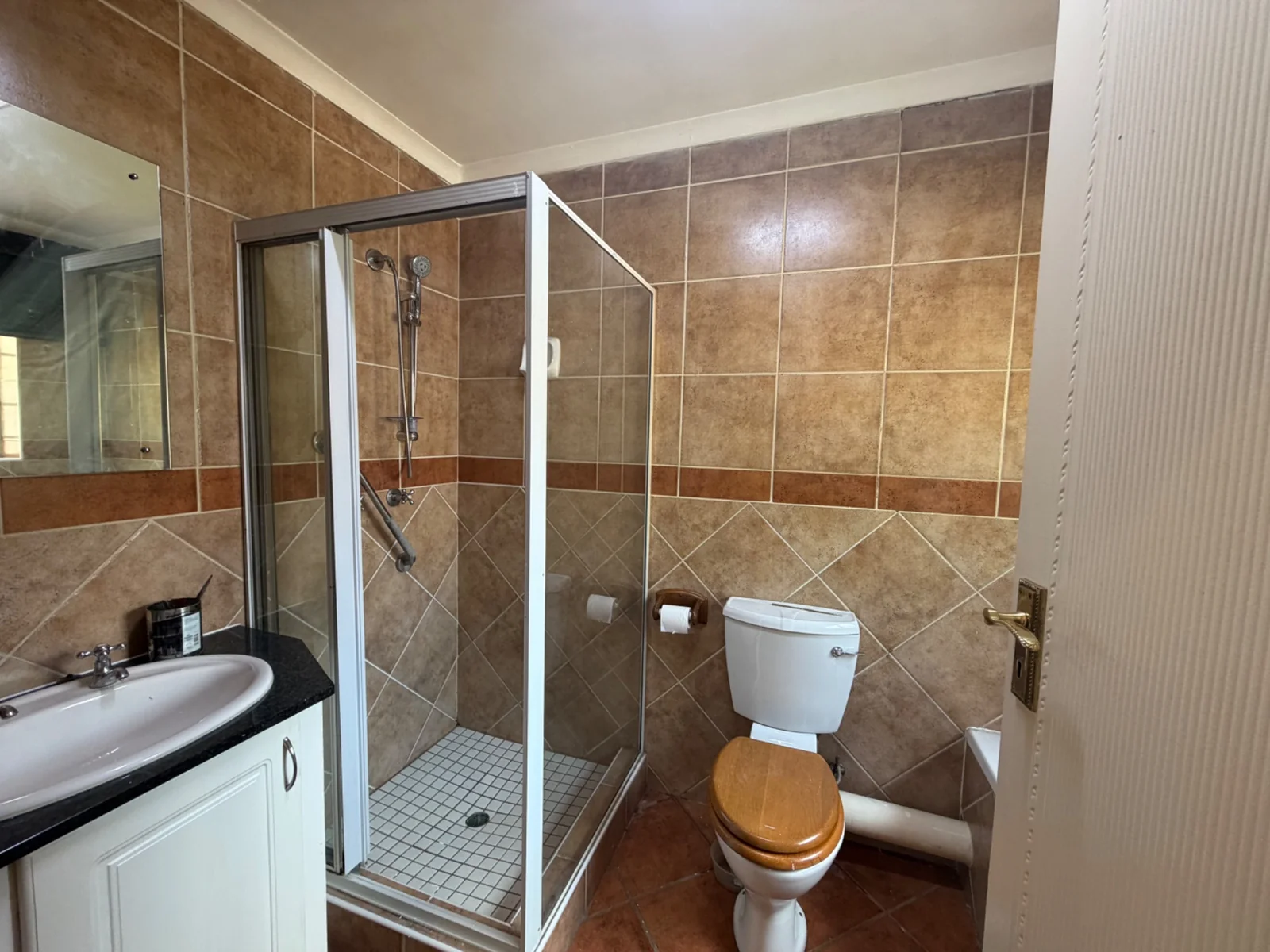 SIMPLEX IN POPULAR COMPLEX ..... PRICED TO GO!