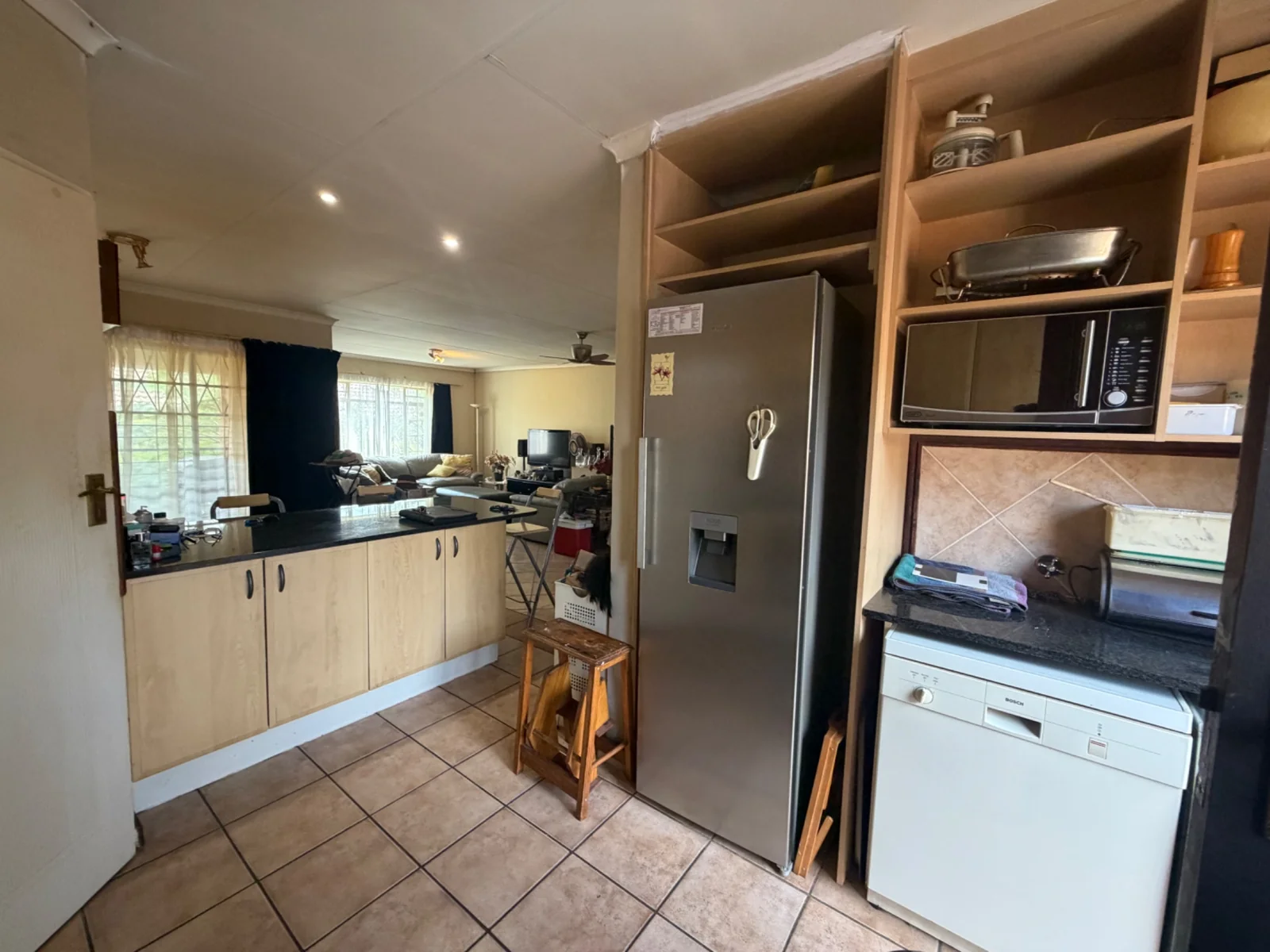 SIMPLEX IN POPULAR COMPLEX ..... PRICED TO GO!