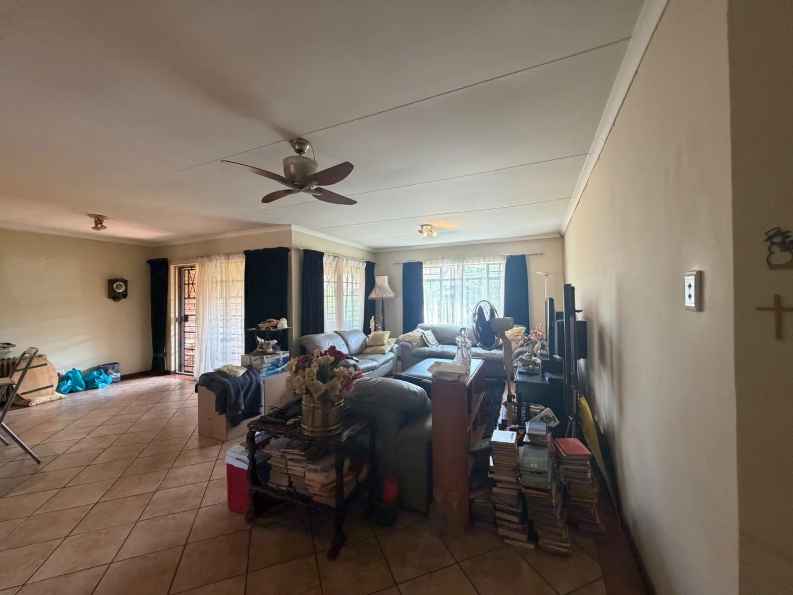 SIMPLEX IN POPULAR COMPLEX ..... PRICED TO GO!