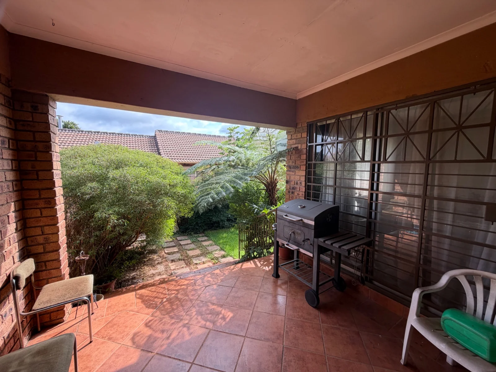 SIMPLEX IN POPULAR COMPLEX ..... PRICED TO GO!