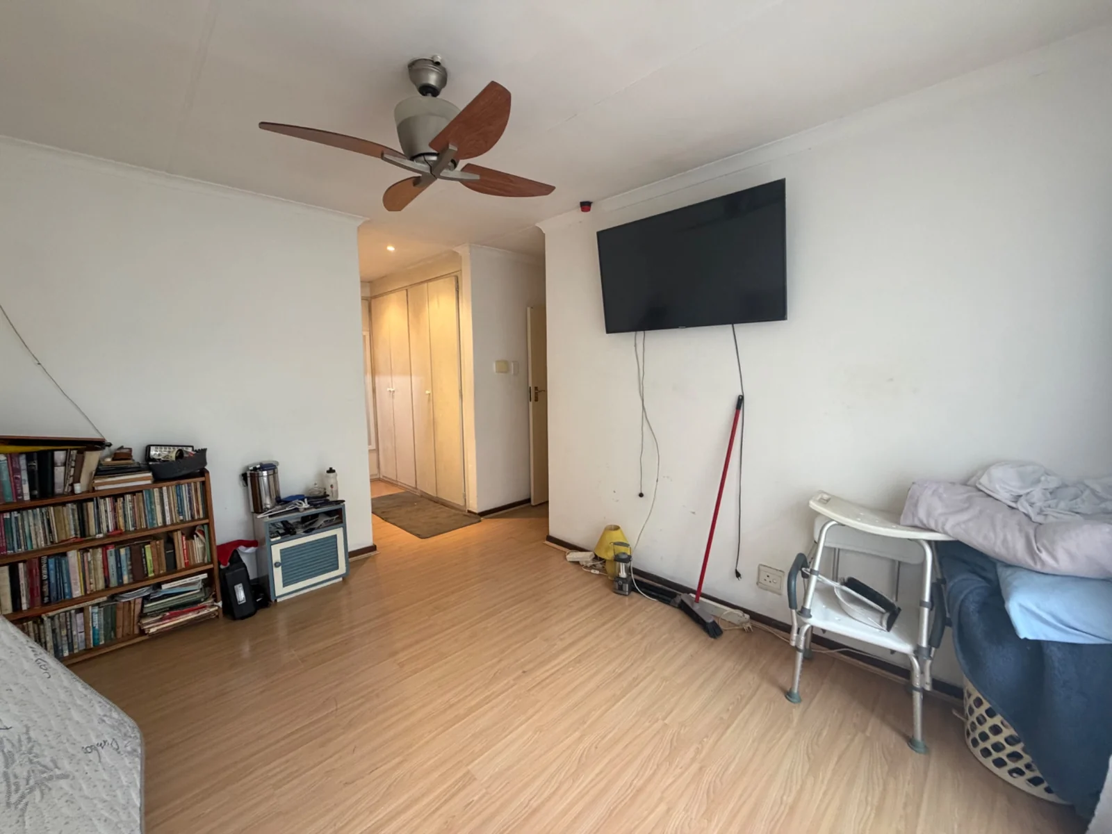 SIMPLEX IN POPULAR COMPLEX ..... PRICED TO GO!