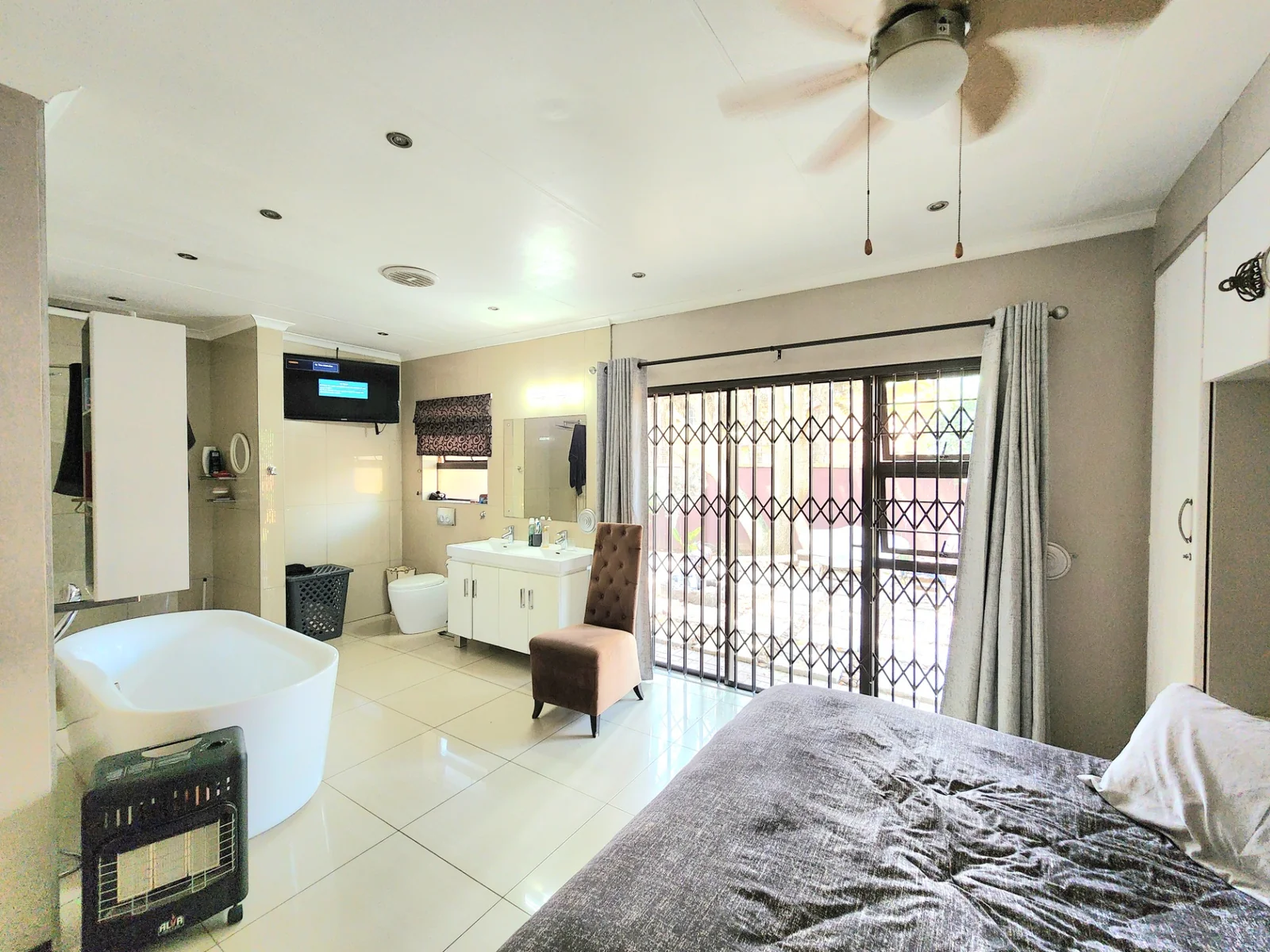 Spacious Family Living with Work-from-Home Flexibility in Sought-After Sunward Park