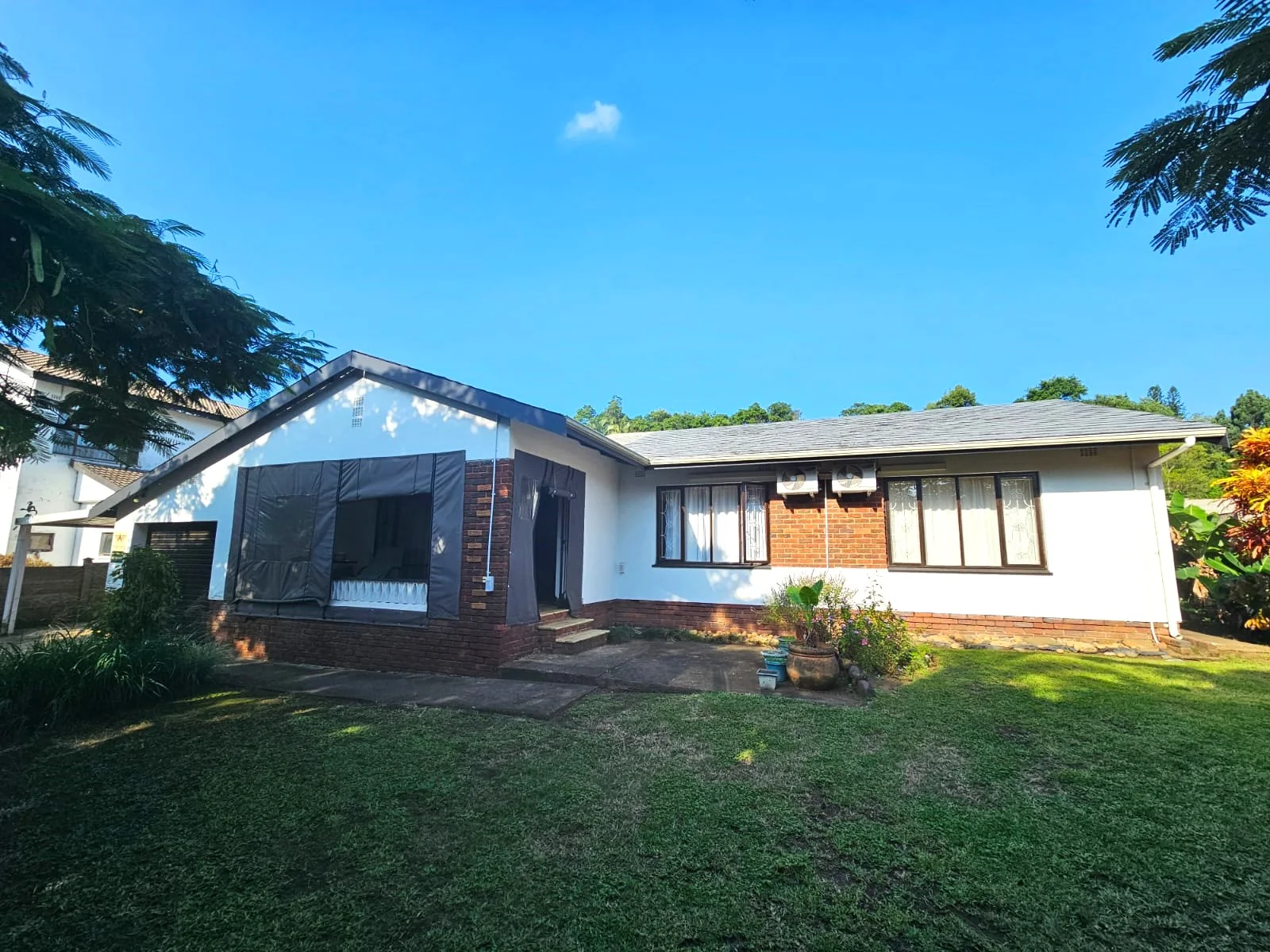 House for sale in Kildare. Five minute walk to tearoom and Empangeni High School