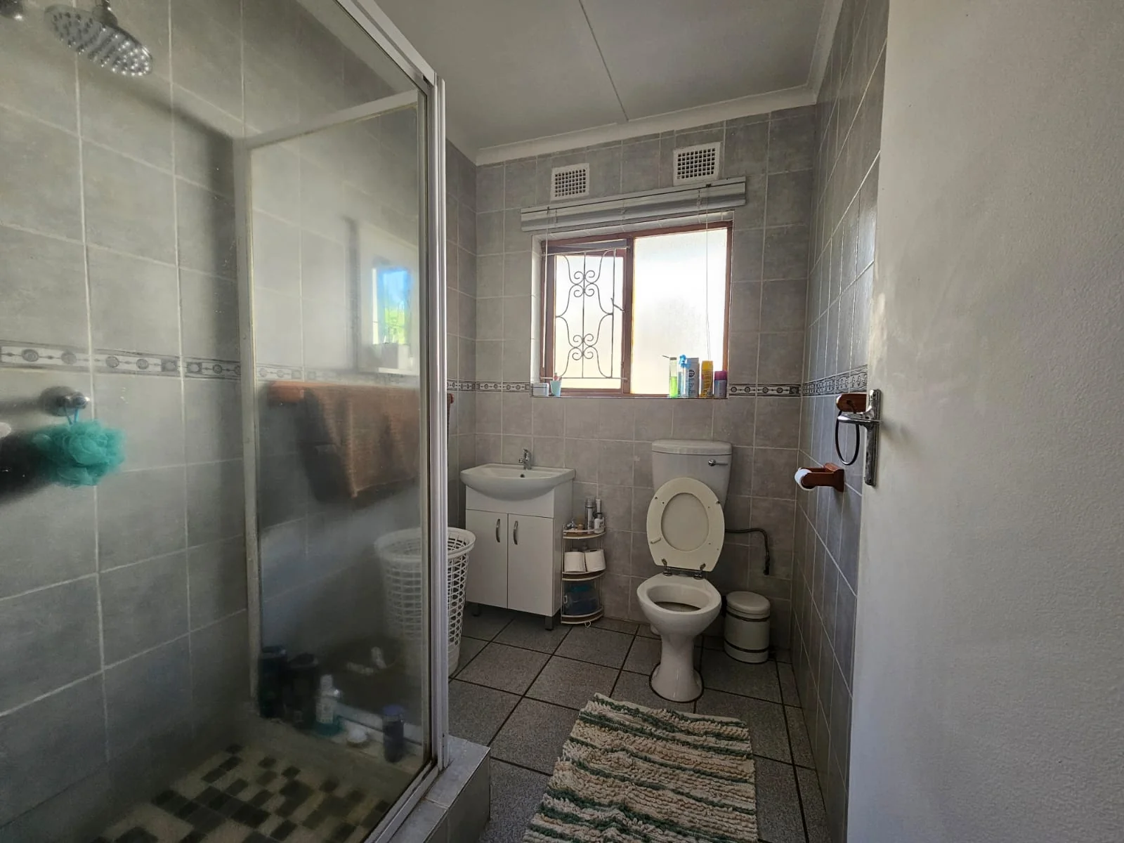 House for sale in Kildare. Five minute walk to tearoom and Empangeni High School