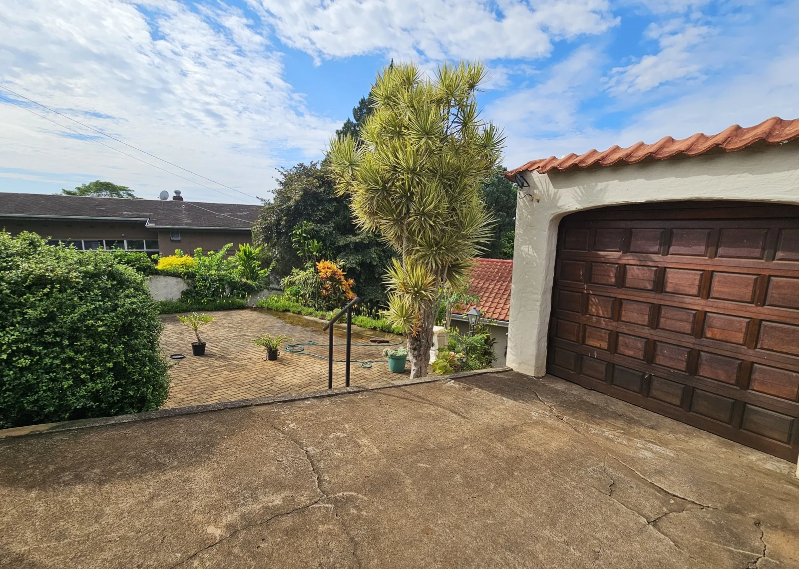 Location Location. Location - large family home in Fairview.<br/>A minute's walk from the Empangeni Country Club.