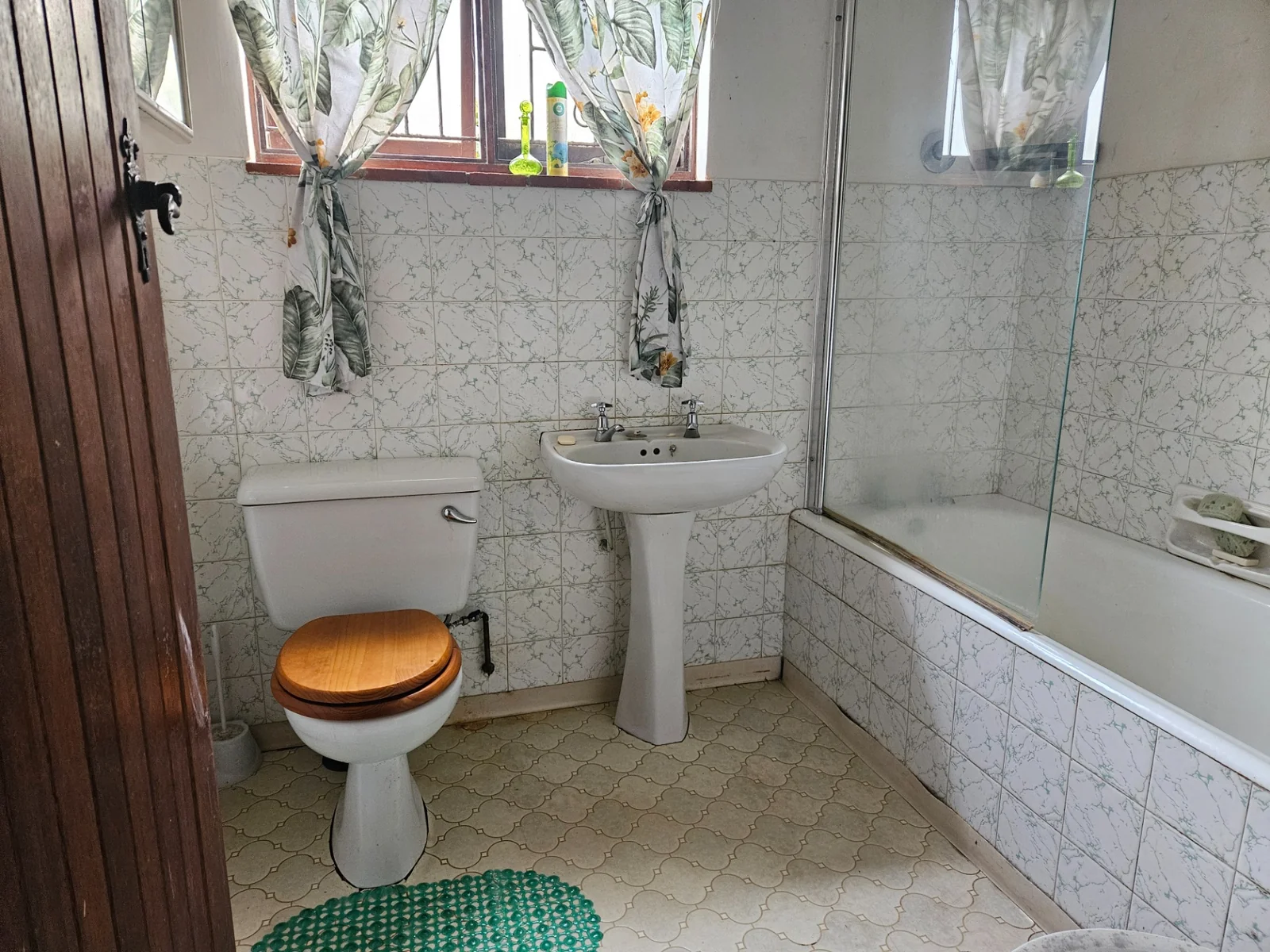 Location Location. Location - large family home in Fairview.<br/>A minute's walk from the Empangeni Country Club.