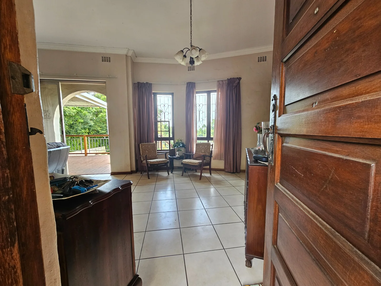 Location Location. Location - large family home in Fairview.<br/>A minute's walk from the Empangeni Country Club.