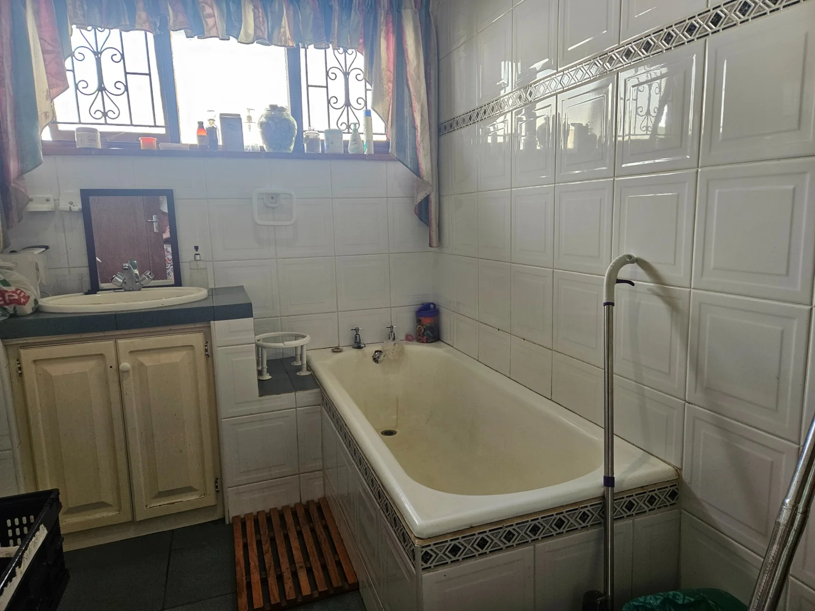 Location Location. Location - large family home in Fairview.<br/>A minute's walk from the Empangeni Country Club.