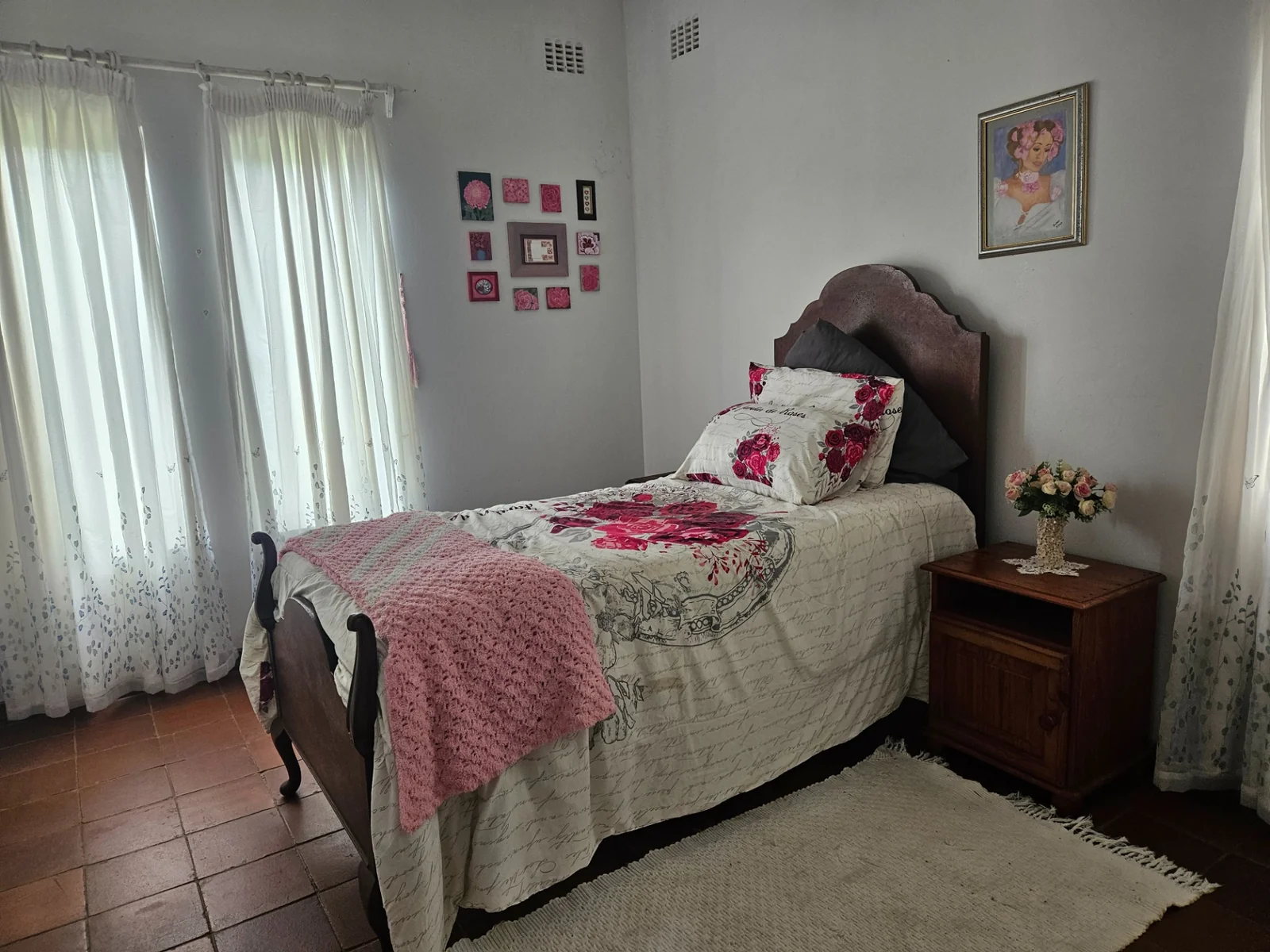 Location Location. Location - large family home in Fairview.<br/>A minute's walk from the Empangeni Country Club.